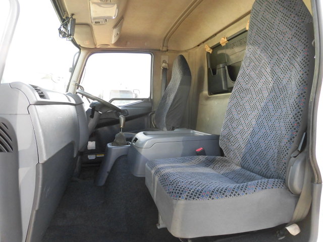 三菱ふそうファイターアルミウイング中型（4t）[写真14]