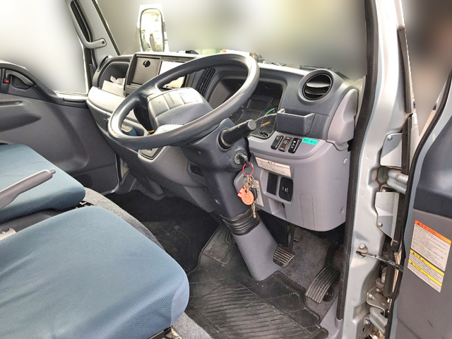 三菱ふそうキャンターアルミバン小型（2t・3t）[写真35]