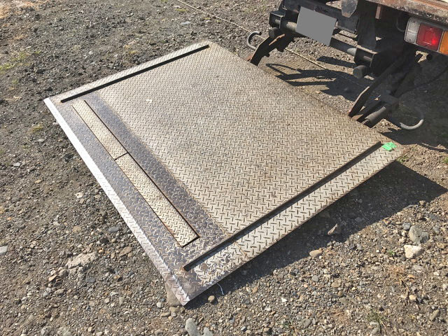 三菱ふそうキャンターアルミバン小型（2t・3t）[写真09]