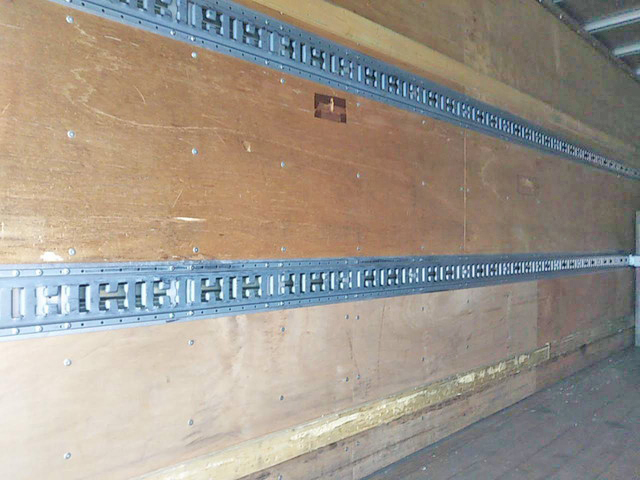 三菱ふそうファイターアルミバン中型（4t）[写真07]