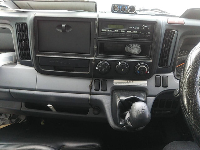 三菱ふそうキャンターアルミウイング小型（2t・3t）[写真24]