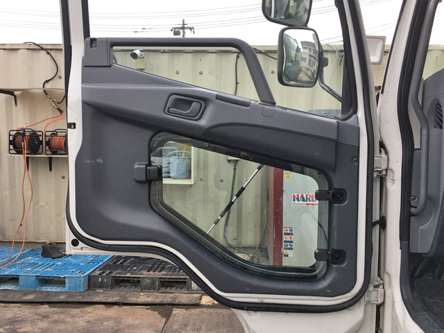 三菱ふそうファイター平ボディ増トン（6t・8t）[写真27]