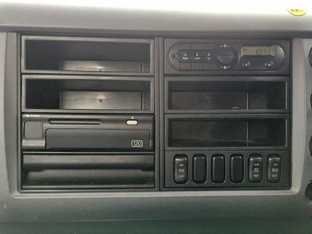 三菱ふそうファイター平ボディ増トン（6t・8t）[写真37]