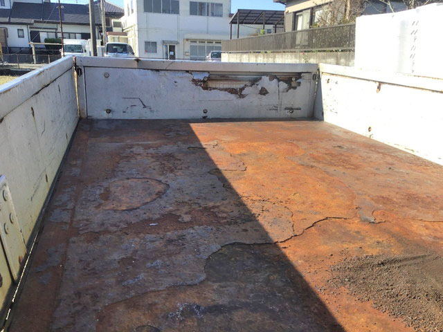 いすゞエルフ平ボディ小型（2t・3t）[写真10]