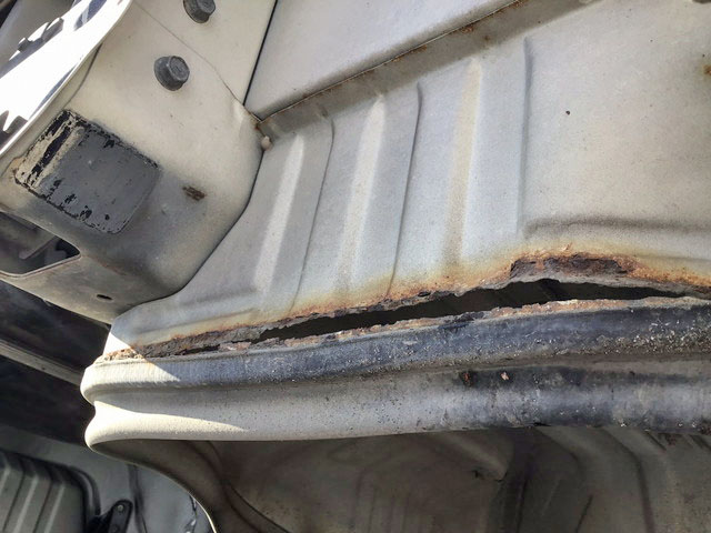 三菱ふそうキャンター平ボディ小型（2t・3t）[写真11]