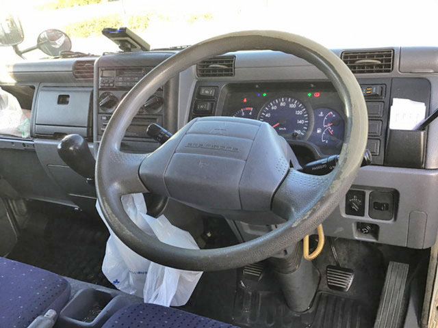 三菱ふそうキャンターパネルバン小型（2t・3t）[写真24]