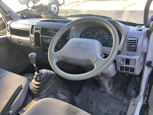 日野デュトロパネルバン小型（2t・3t）[写真29]