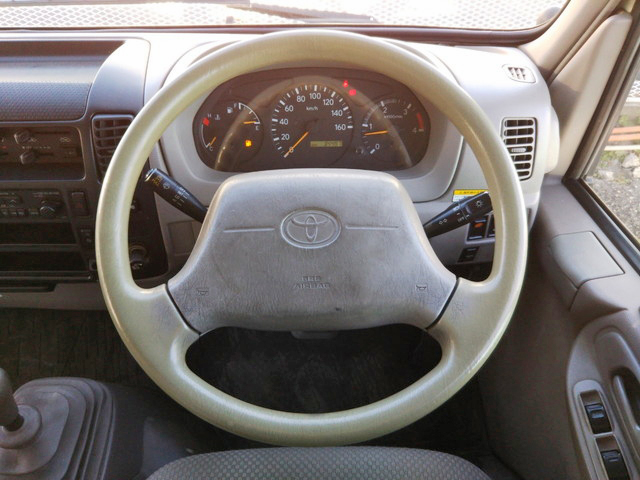 トヨタダイナアルミウイング小型（2t・3t）[写真36]