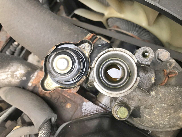 三菱ふそうキャンター平ボディ小型（2t・3t）[写真10]