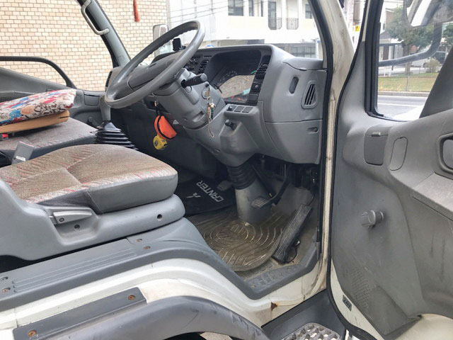 三菱ふそうキャンター平ボディ小型（2t・3t）[写真20]
