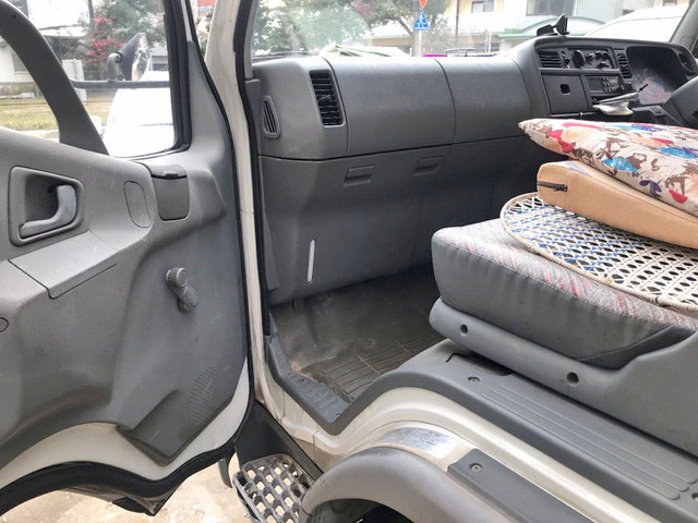 三菱ふそうキャンター平ボディ小型（2t・3t）[写真21]