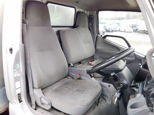 トヨタトヨエースアルミバン小型（2t・3t）[写真31]