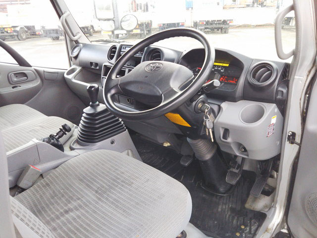 トヨタトヨエースアルミバン小型（2t・3t）[写真32]