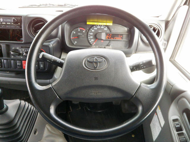 トヨタトヨエースアルミバン小型（2t・3t）[写真36]