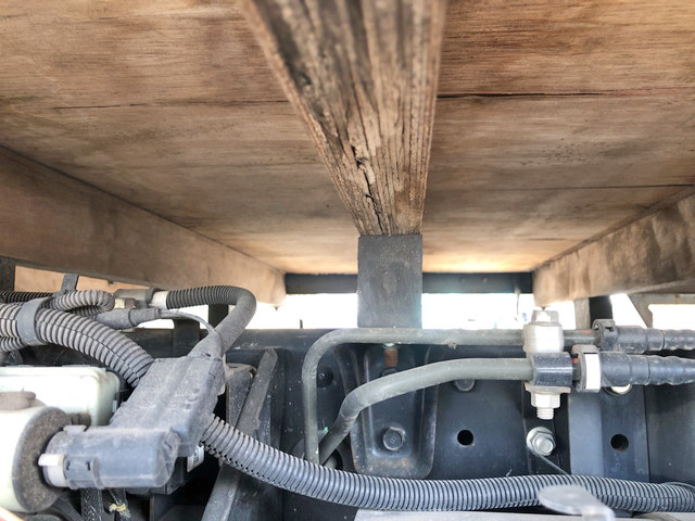 三菱ふそうキャンター平ボディ小型（2t・3t）[写真21]