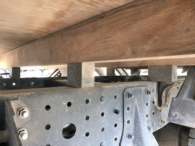 三菱ふそうキャンター平ボディ小型（2t・3t）[写真22]