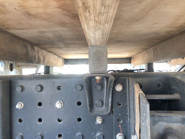 三菱ふそうキャンター平ボディ小型（2t・3t）[写真24]