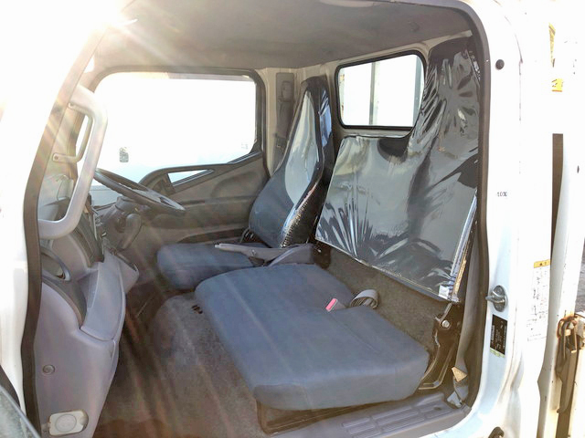 三菱ふそうキャンター平ボディ小型（2t・3t）[写真32]