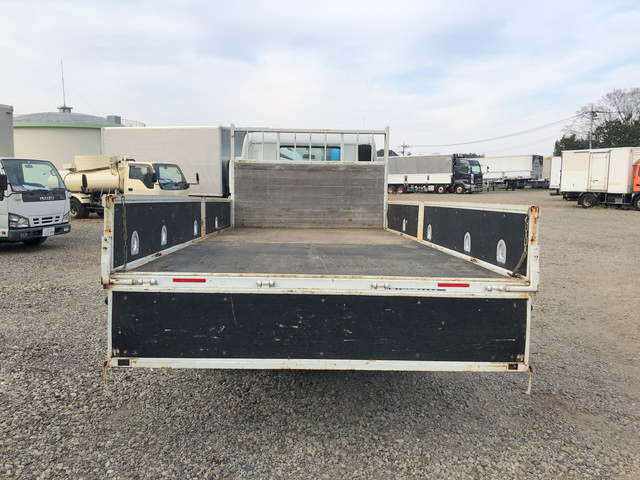 三菱ふそうキャンター平ボディ小型（2t・3t）[写真11]