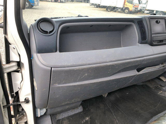 三菱ふそうキャンター平ボディ小型（2t・3t）[写真34]