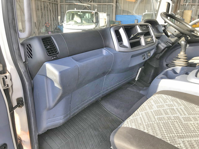 日野レンジャー平ボディ中型（4t）[写真31]