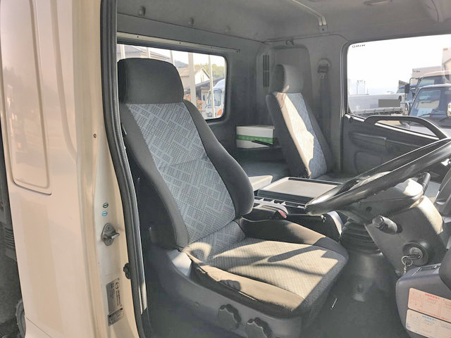 日野レンジャー平ボディ中型（4t）[写真34]