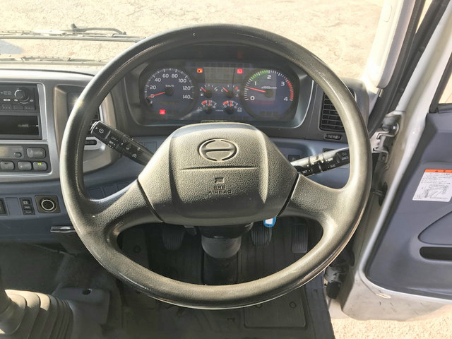 日野レンジャー平ボディ中型（4t）[写真37]