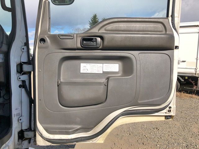 いすゞフォワードアルミバン中型（4t）[写真30]