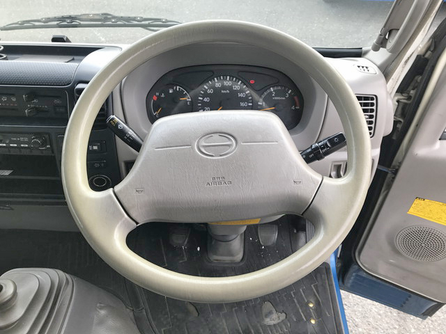 日野デュトロアルミバン小型（2t・3t）[写真36]