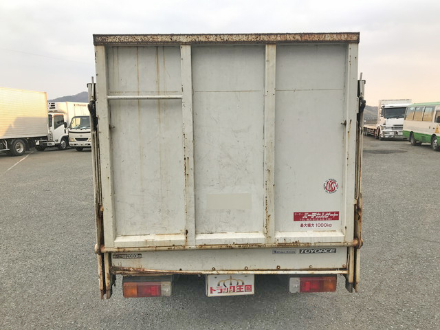 トヨタトヨエース平ボディ小型（2t・3t）[写真10]