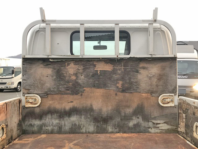 トヨタトヨエース平ボディ小型（2t・3t）[写真13]