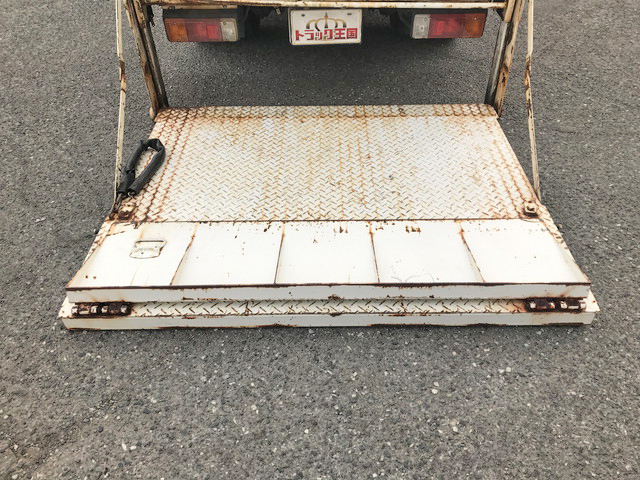 トヨタトヨエース平ボディ小型（2t・3t）[写真17]