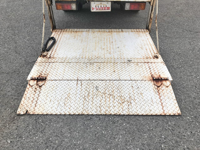 トヨタトヨエース平ボディ小型（2t・3t）[写真18]