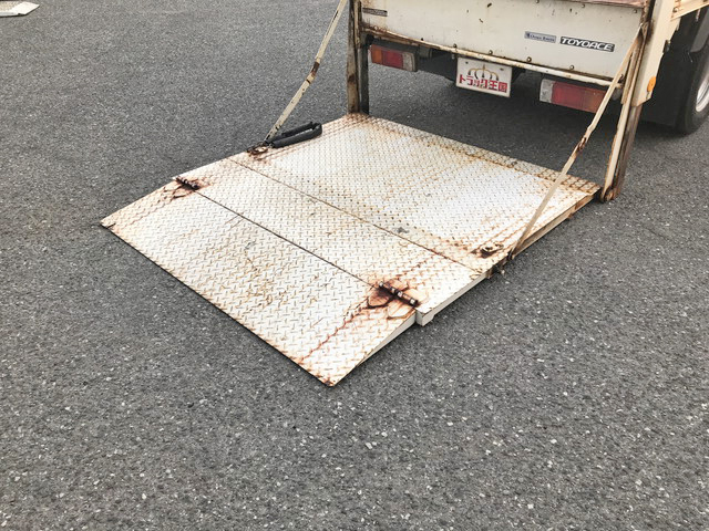 トヨタトヨエース平ボディ小型（2t・3t）[写真19]