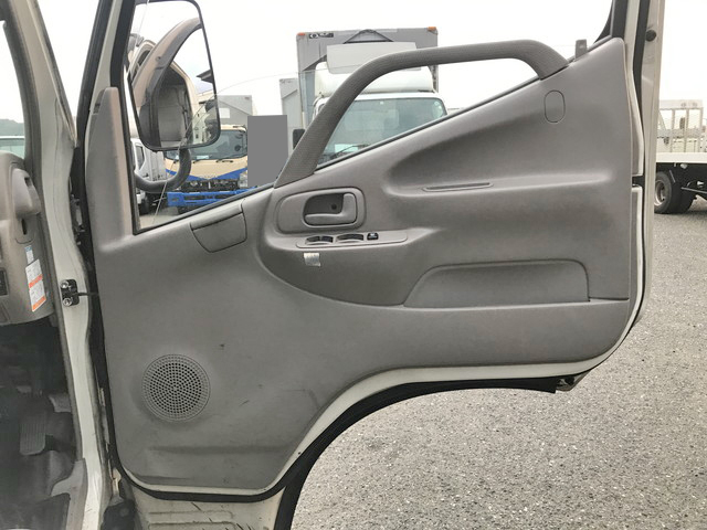 トヨタトヨエース平ボディ小型（2t・3t）[写真30]