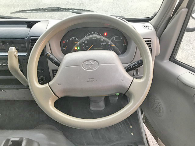 トヨタトヨエース平ボディ小型（2t・3t）[写真36]