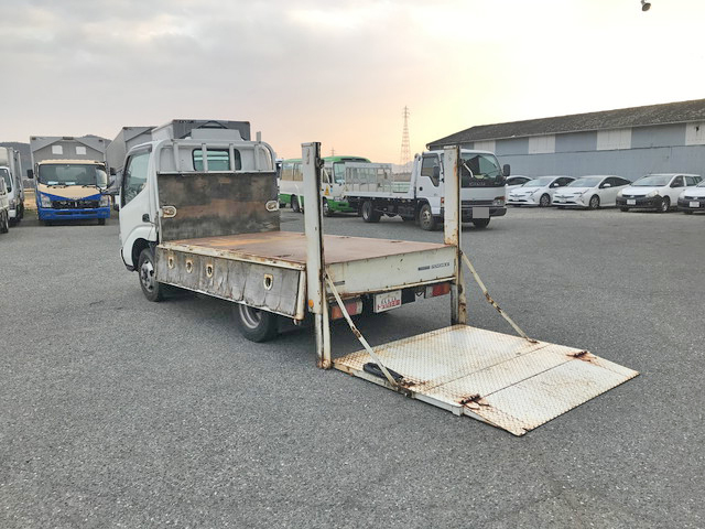 トヨタトヨエース平ボディ小型（2t・3t）[写真05]