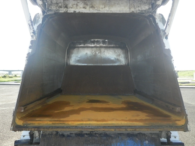 いすゞフォワードパッカー車（塵芥車）中型（4t）[写真10]