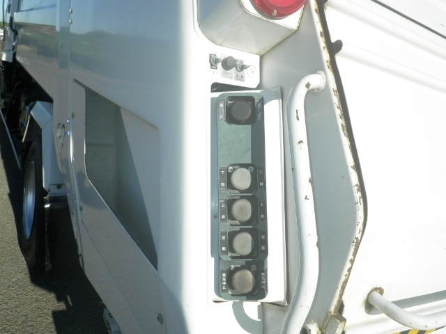 いすゞフォワードパッカー車（塵芥車）中型（4t）[写真13]