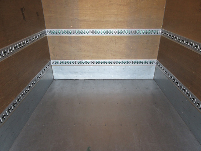 日野デュトロアルミバン小型（2t・3t）[写真16]