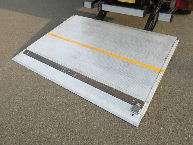 日野デュトロアルミバン小型（2t・3t）[写真08]