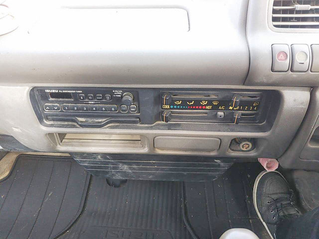 いすゞエルフクレーン4段小型（2t・3t）[写真28]