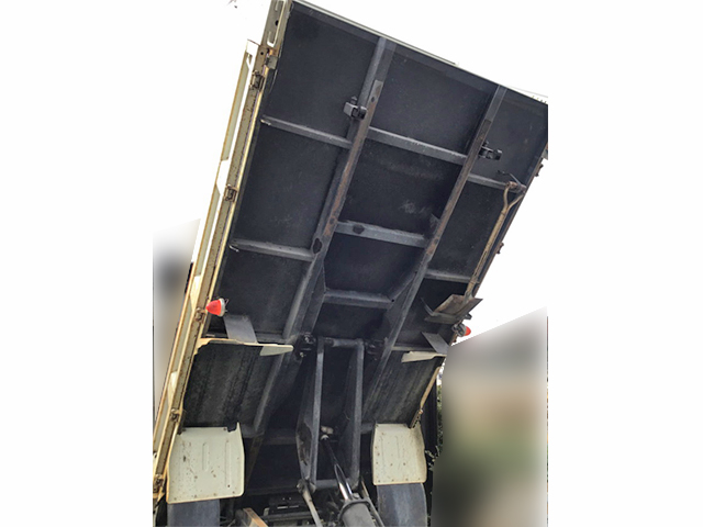 三菱ふそうキャンターダンプ小型（2t・3t）[写真10]