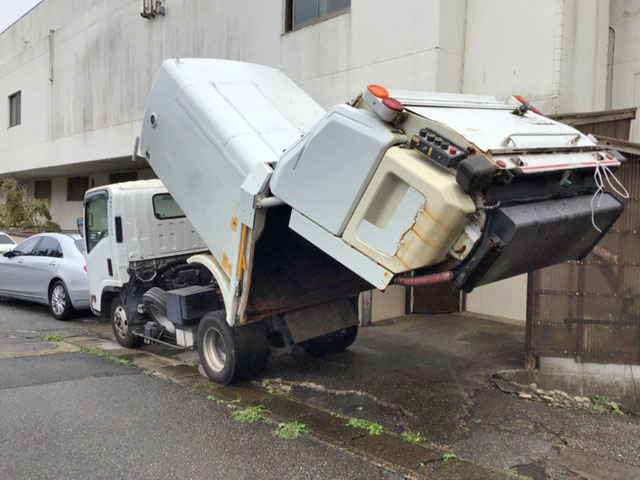 いすゞエルフパッカー車（塵芥車）小型（2t・3t）[写真09]