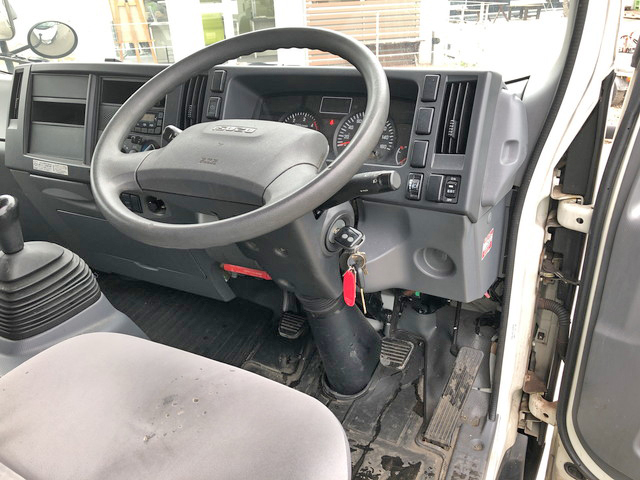 いすゞエルフアルミバン小型（2t・3t）[写真28]