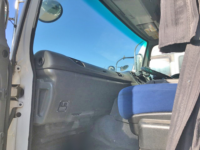いすゞギガトレーラーヘッド（トラクターヘッド）大型（10t）[写真12]
