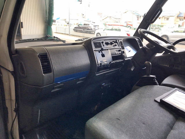 三菱ふそうキャンターアルミブロック小型（2t・3t）[写真28]