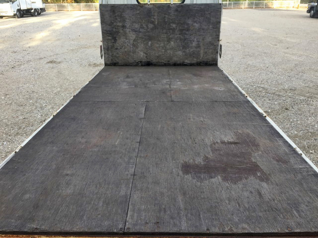 三菱ふそうキャンター平ボディ小型（2t・3t）[写真11]