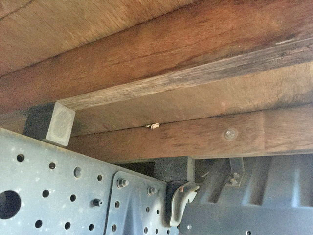 三菱ふそうキャンター平ボディ小型（2t・3t）[写真18]