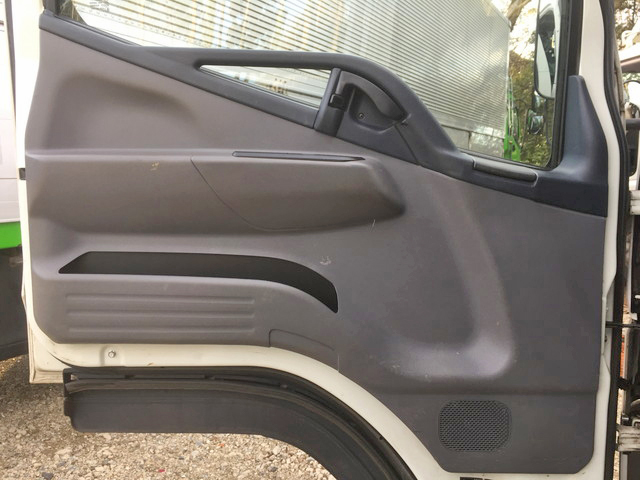 三菱ふそうキャンター平ボディ小型（2t・3t）[写真27]